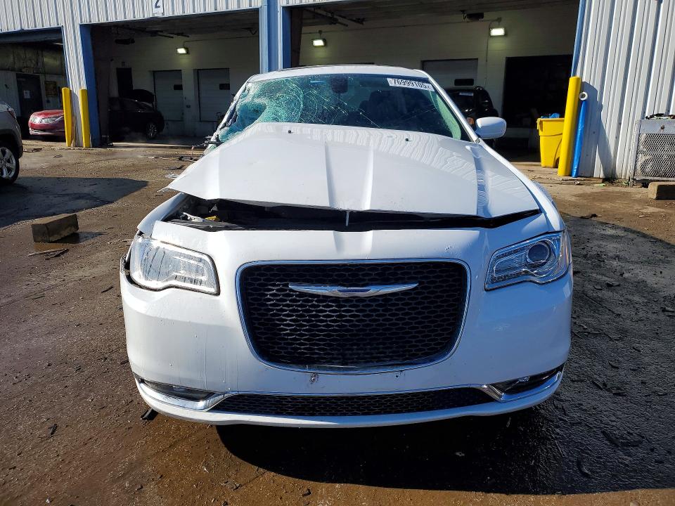 2015 Chrysler 300 მანქანა იყიდება აუქციონზე, vin: 2C3CCARG9FH831001, აუქციონის ნომერი: 76999105