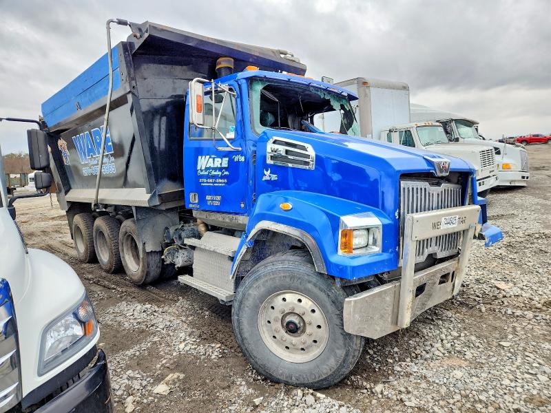 46915216 :رقم المزاد ، 5KKMAVDVXJLJX6893 vin ، 2018 Western Star Dumptruck مزاد بيع