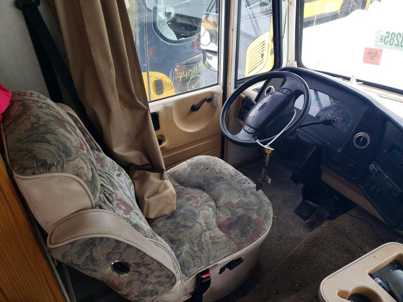 49512636 :رقم المزاد ، 3FCNF53S3XJA17527 vin ، 1999 Fleetwood Motor Home مزاد بيع