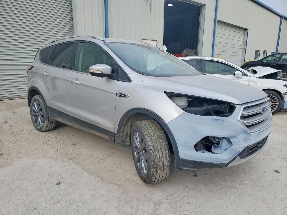 77575355 :رقم المزاد ، 1FMCU0JDXHUE57577 vin ، 2017 Ford Escape مزاد بيع