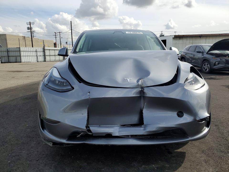 77108275 :رقم المزاد ، 7SAYGAEE2RF126368 vin ، 2024 Tesla Model Y مزاد بيع
