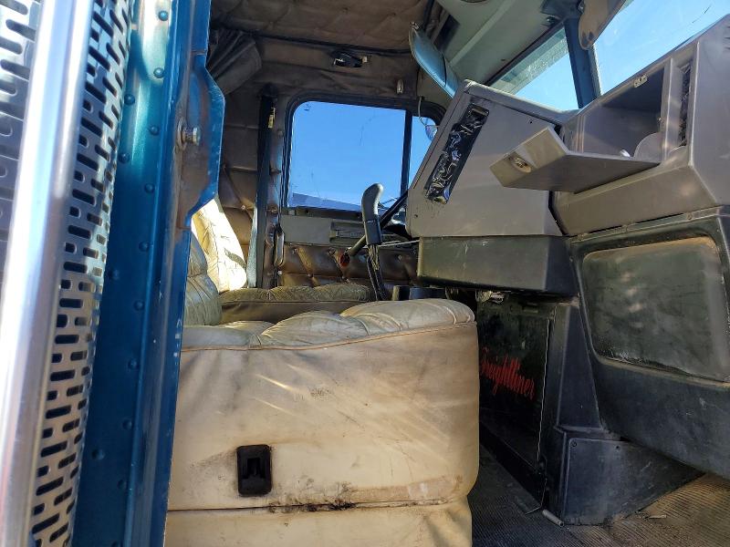 78091025 :رقم المزاد ، 1FUJAPCG81LH24095 vin ، 2001 Freightliner Fld132 مزاد بيع