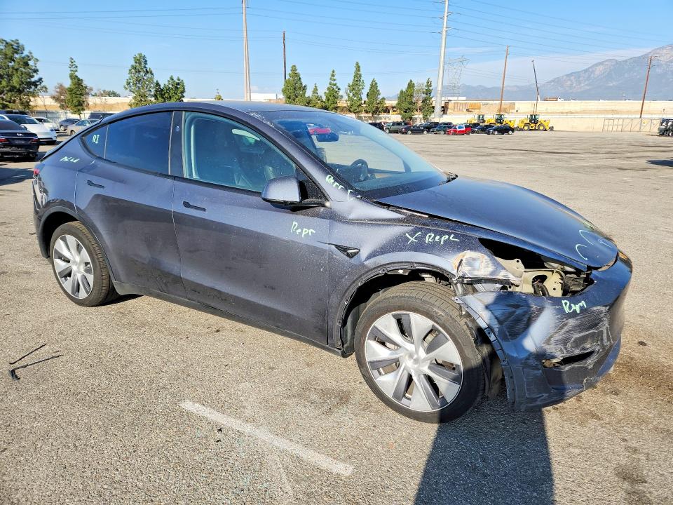 Продажа на аукционе авто 2023 Tesla Model Y, vin: 7SAYGDEEXPA137873, номер лота: 75676715
