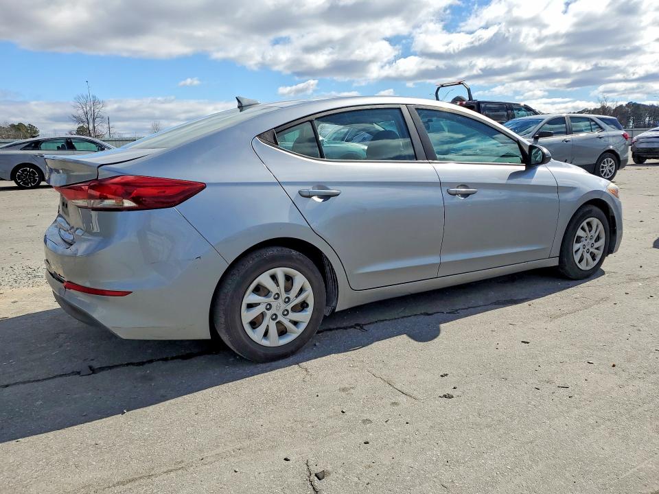 2017 Hyundai Elantra მანქანა იყიდება აუქციონზე, vin: 5NPD74LFXHH067031, აუქციონის ნომერი: 77501235