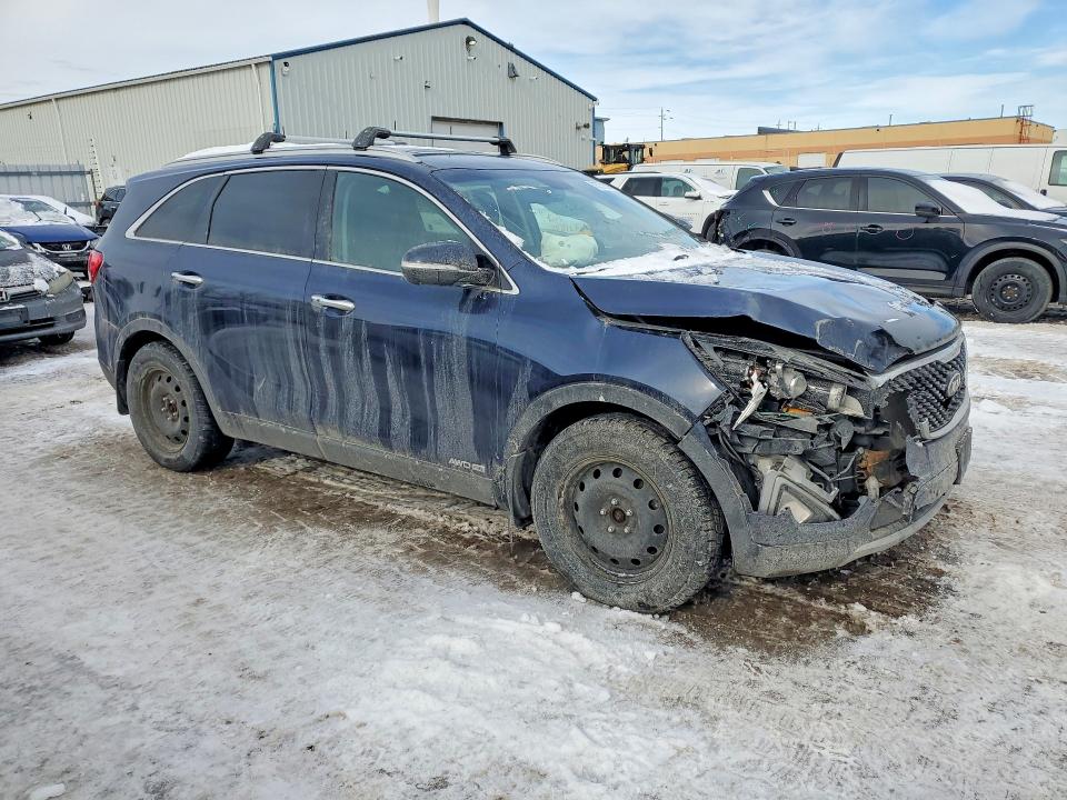 2017 Kia Sorento მანქანა იყიდება აუქციონზე, vin: 5XYPHDA51HG330373, აუქციონის ნომერი: 75731575