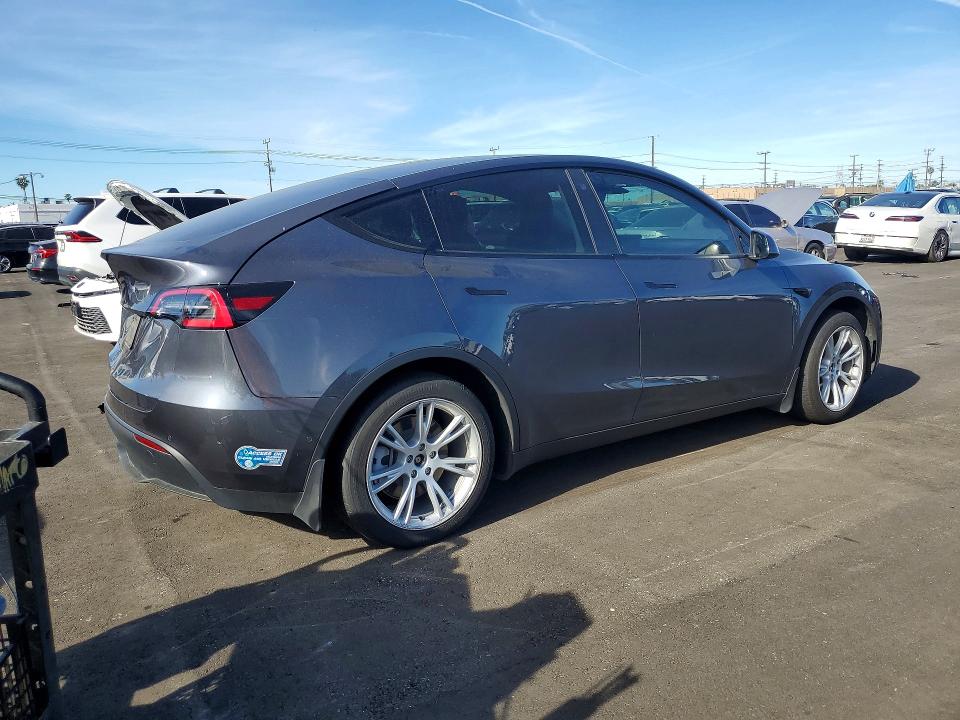 2021 Tesla Model Y მანქანა იყიდება აუქციონზე, vin: 5YJYGAED2MF135925, აუქციონის ნომერი: 78679705