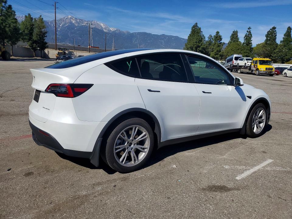 79171725 :رقم المزاد ، 7SAYGDEE7RA247993 vin ، 2024 Tesla Model Y مزاد بيع