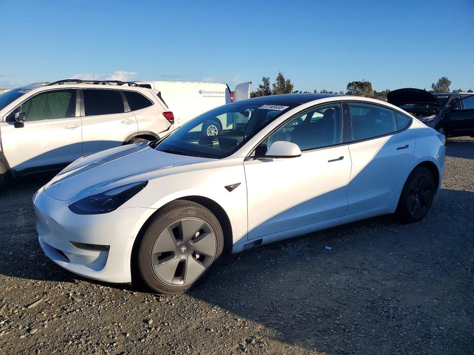 77140495 :رقم المزاد ، 5YJ3E1EB3NF335731 vin ، 2022 Tesla Model 3 مزاد بيع