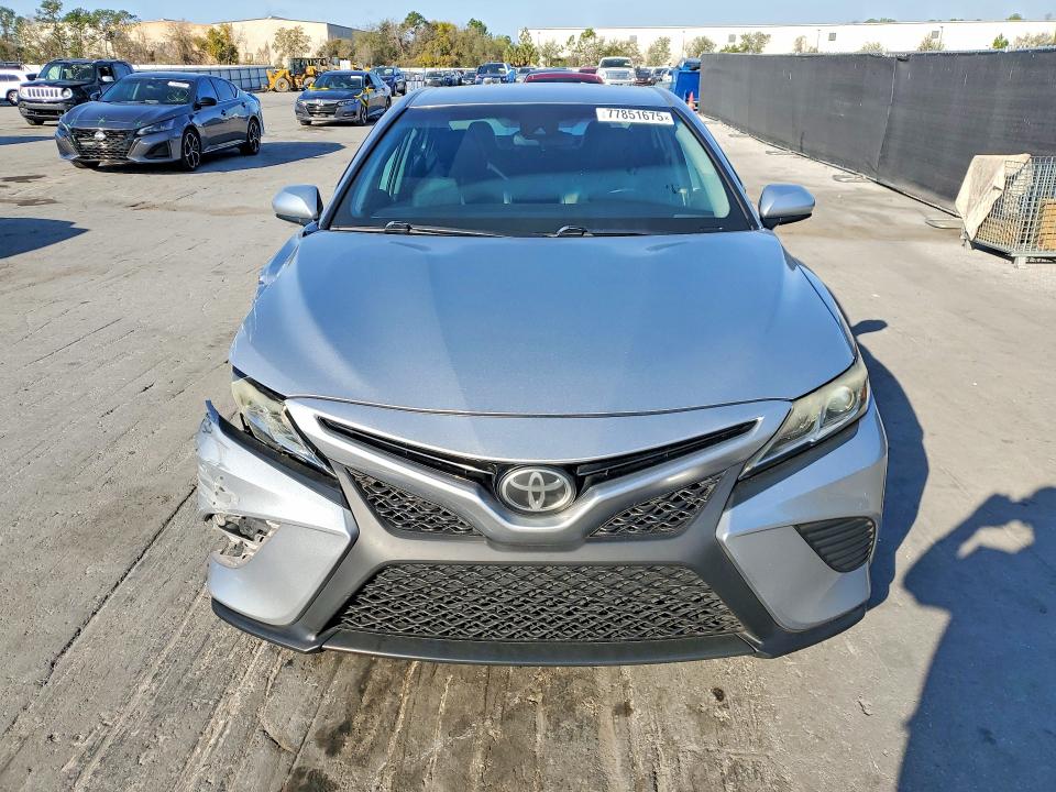 77851675 :رقم المزاد ، 4T1B11HK2KU750198 vin ، 2019 Toyota Camry Se Automatic مزاد بيع
