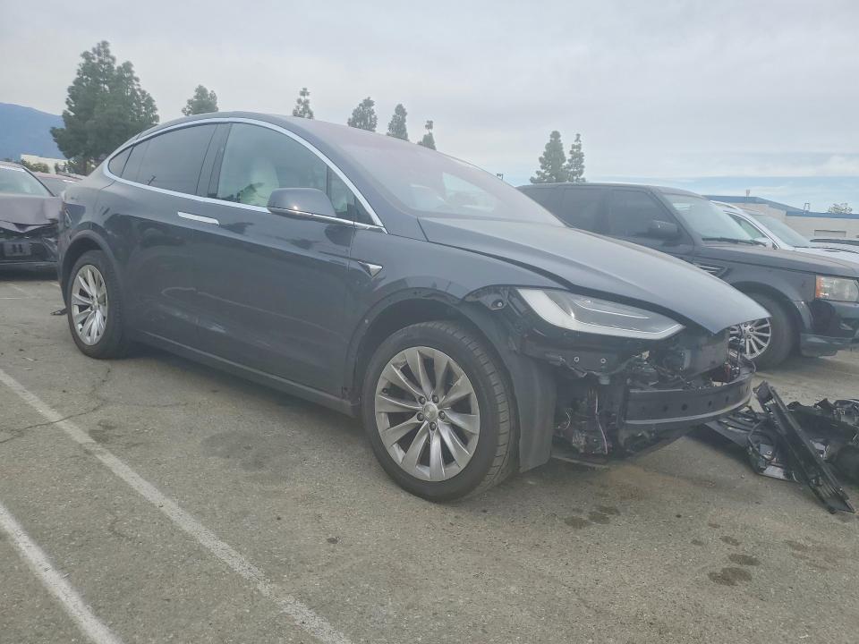 76589295 :رقم المزاد ، 5YJXCAE23JF121193 vin ، 2018 Tesla Model X مزاد بيع