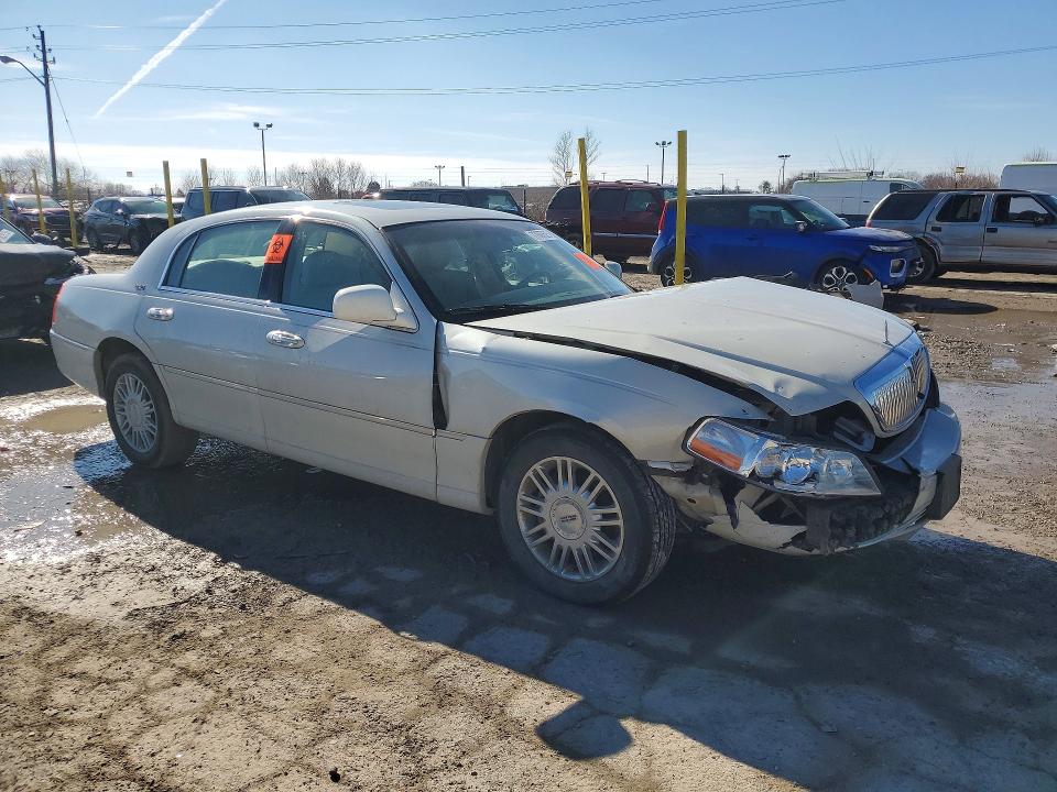 77007625 :رقم المزاد ، 1LNHM82V17Y608910 vin ، 2007 Lincoln Town Car مزاد بيع