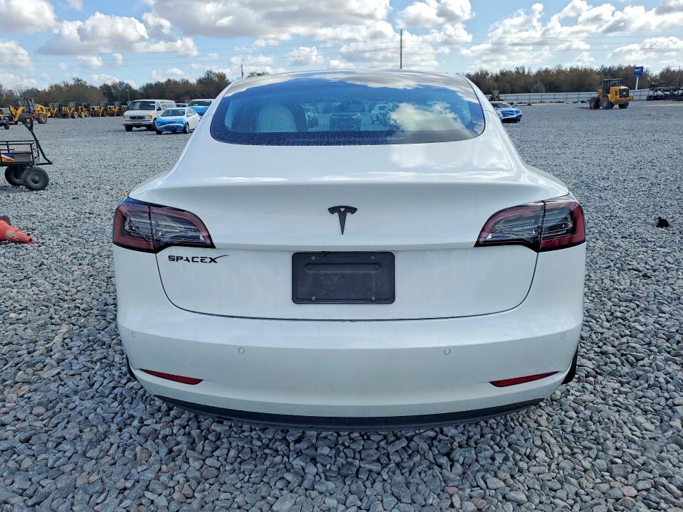 77231285 :رقم المزاد ، 5YJ3E1EA3MF028811 vin ، 2021 Tesla Model 3 مزاد بيع