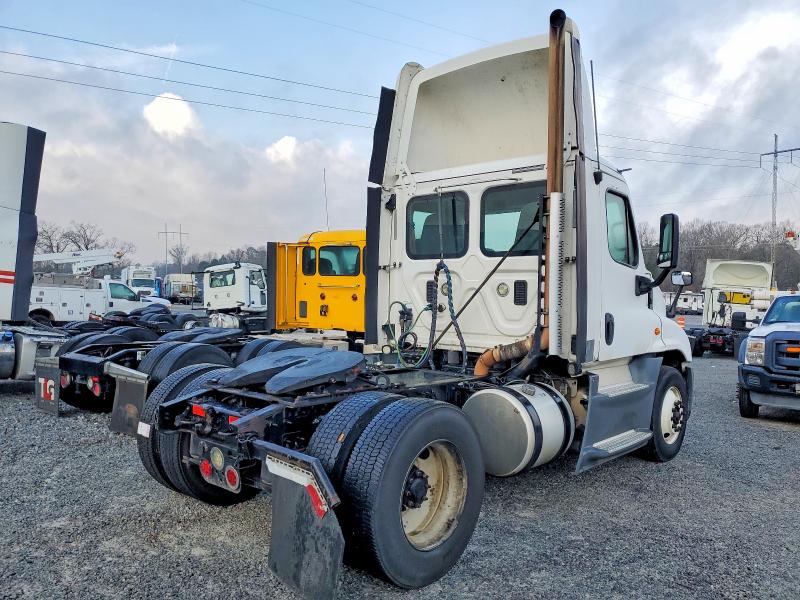 2016 Freightliner Cascadia 1 მანქანა იყიდება აუქციონზე, vin: 1FUBGEDV6GLHC5822, აუქციონის ნომერი: 77429405