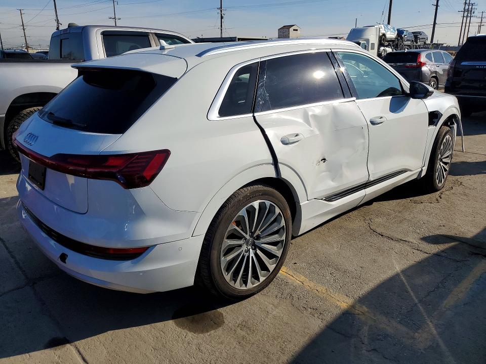 2019 Audi E-tron მანქანა იყიდება აუქციონზე, vin: WA1VABGE7KB020781, აუქციონის ნომერი: 79015175