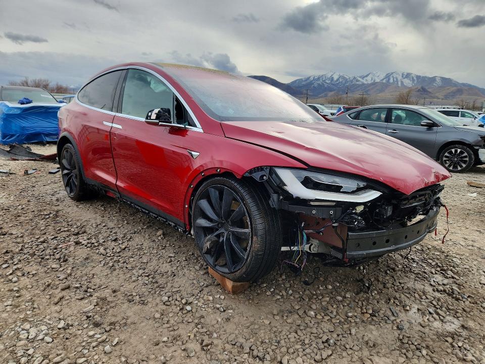 Продажа на аукционе авто 2018 Tesla Model X, vin: 5YJXCBE2XJF113002, номер лота: 76834625