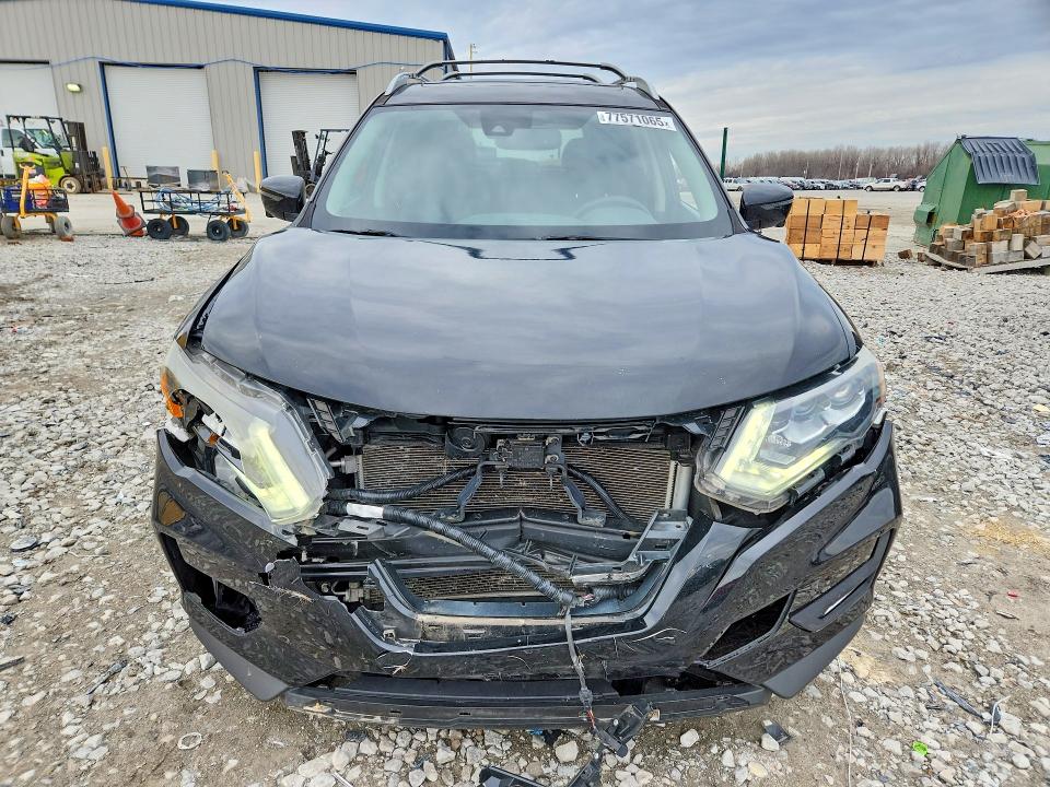 2017 Nissan Rogue მანქანა იყიდება აუქციონზე, vin: 5N1AT2MV4HC868098, აუქციონის ნომერი: 77571065