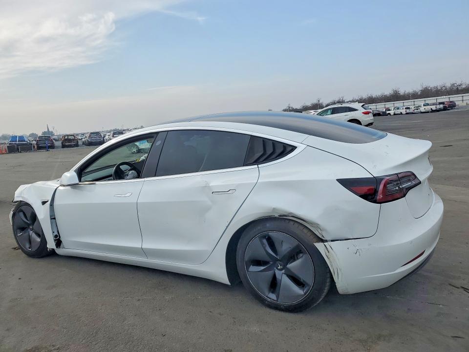 76462545 :رقم المزاد ، 5YJ3E1EA6JF076881 vin ، 2018 Tesla Model 3 مزاد بيع