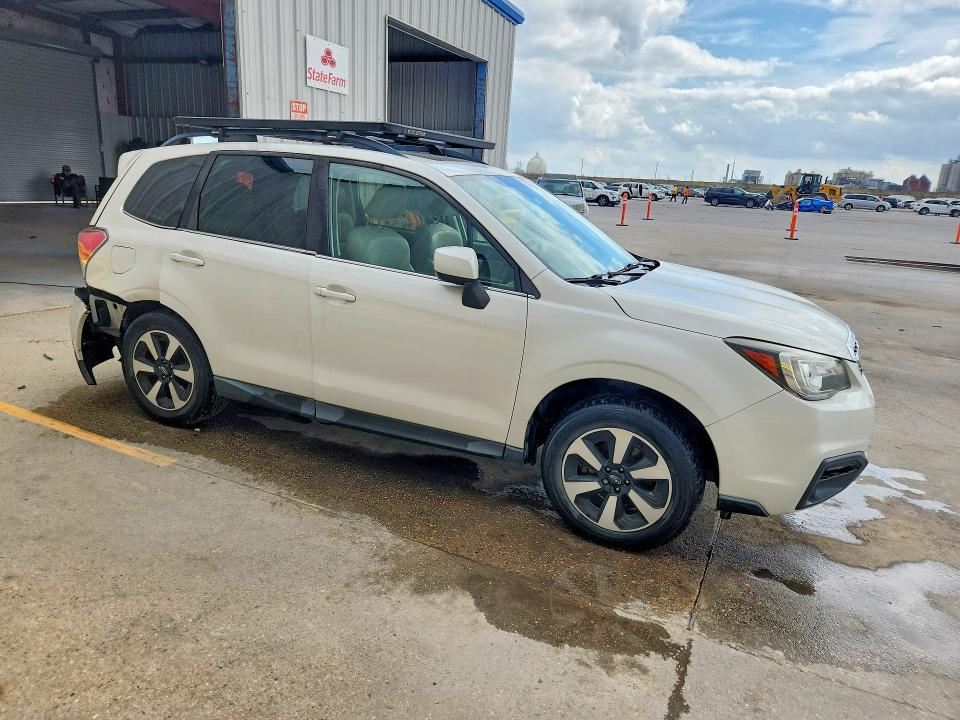 Продаж на аукціоні авто 2018 Subaru Forester, vin: JF2SJARC8JH608362, номер лоту: 77310955