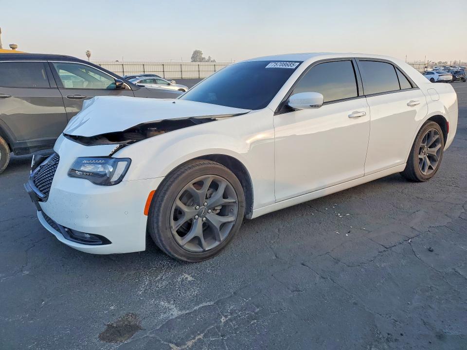 Auction sale of the 2023 Chrysler 300, vin: 2C3CCABG2PH524281, lot number: 75708685