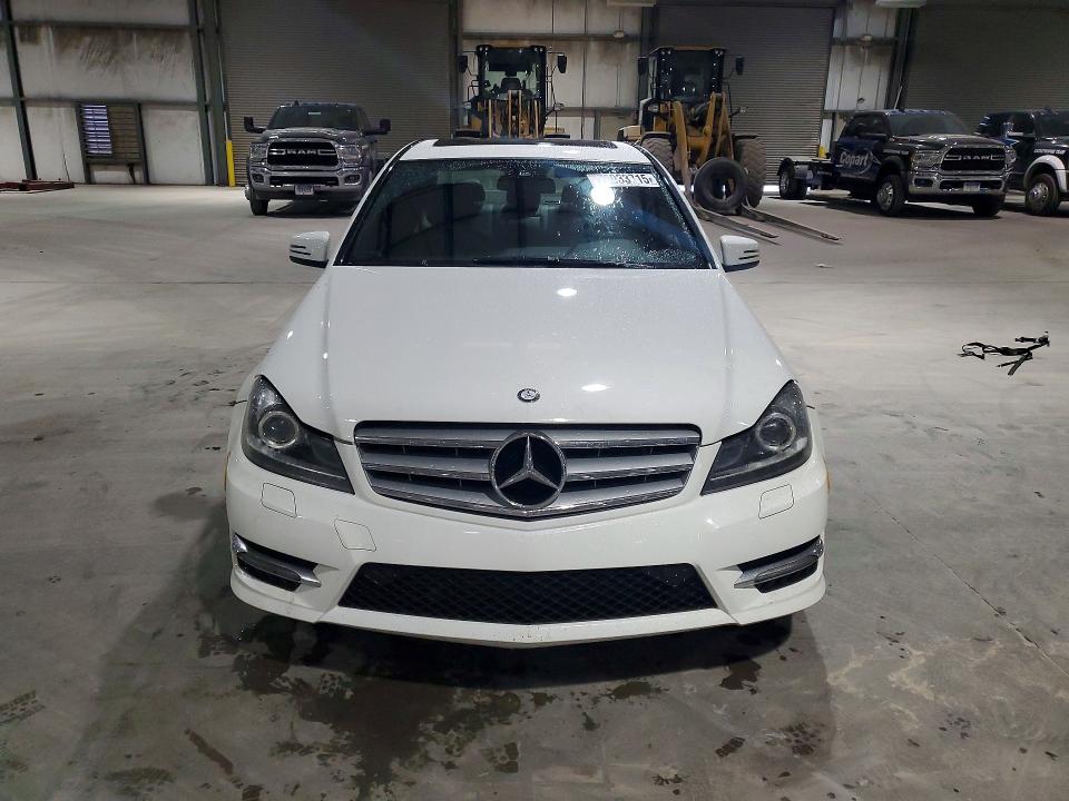 Продажа на аукционе авто 2013 Mercedes-benz C, vin: WDDGF4HB1DA783118, номер лота: 76033715