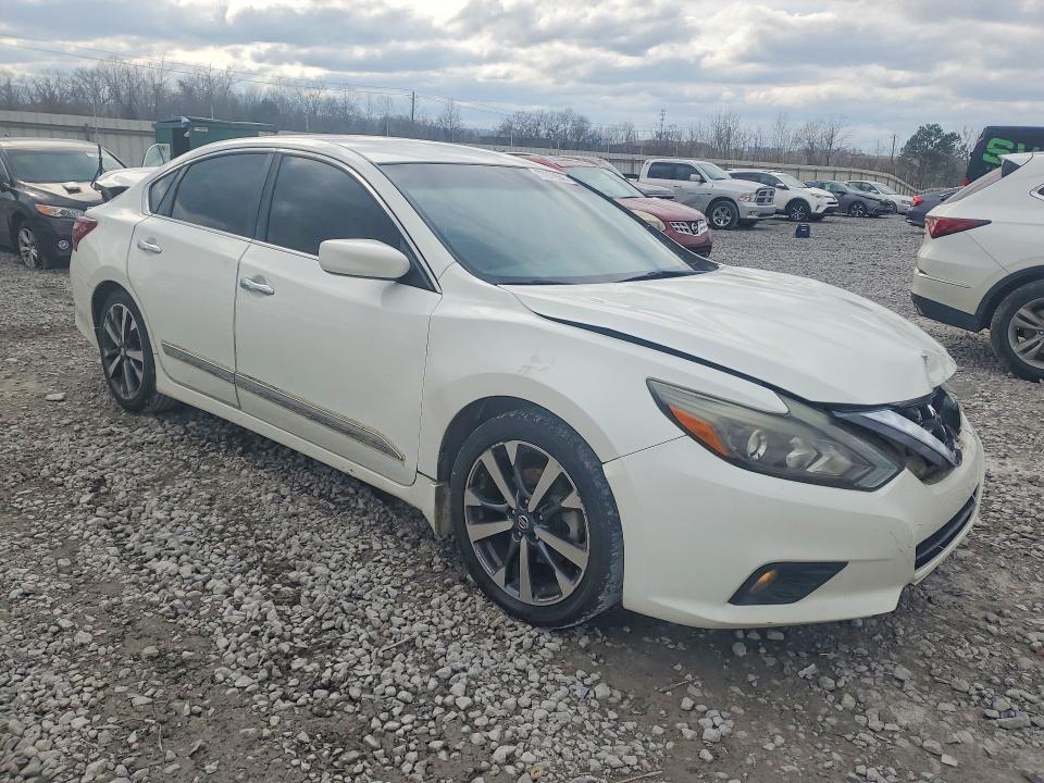 Продажа на аукционе авто 2017 Nissan Altima, vin: 1N4AL3AP4HN322086, номер лота: 77976545