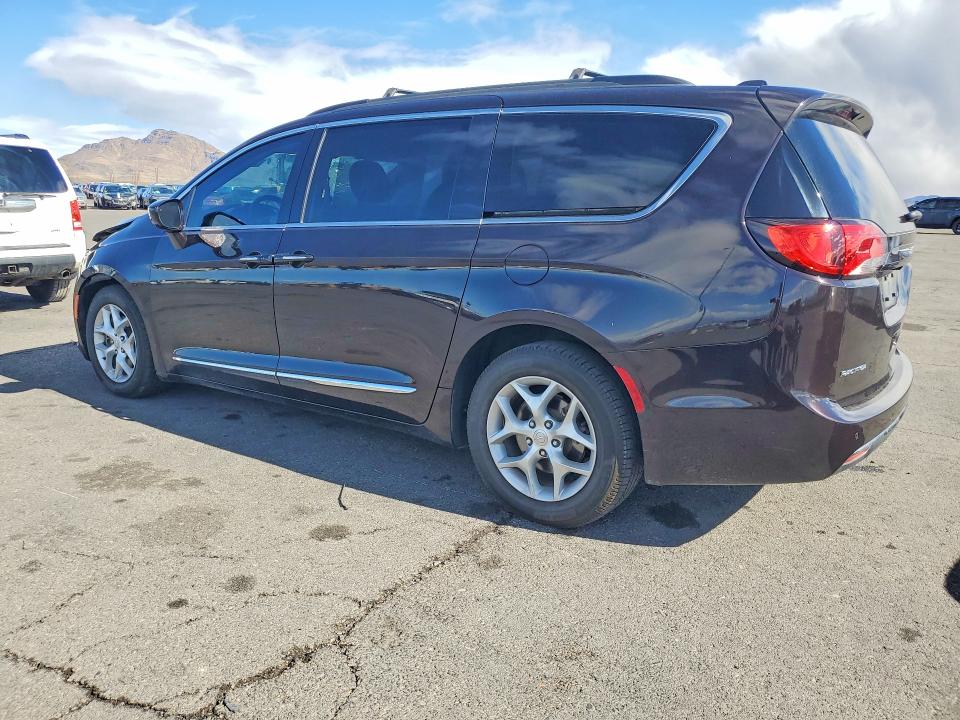 77788665 :رقم المزاد ، 2C4RC1BG8HR610552 vin ، 2017 Chrysler Pacifica مزاد بيع