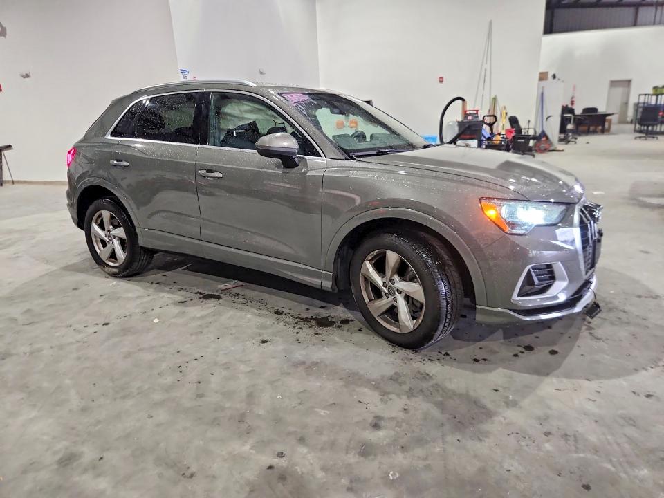 79355565 :رقم المزاد ، WA1AECF38L1034835 vin ، 2020 Audi Q3 مزاد بيع
