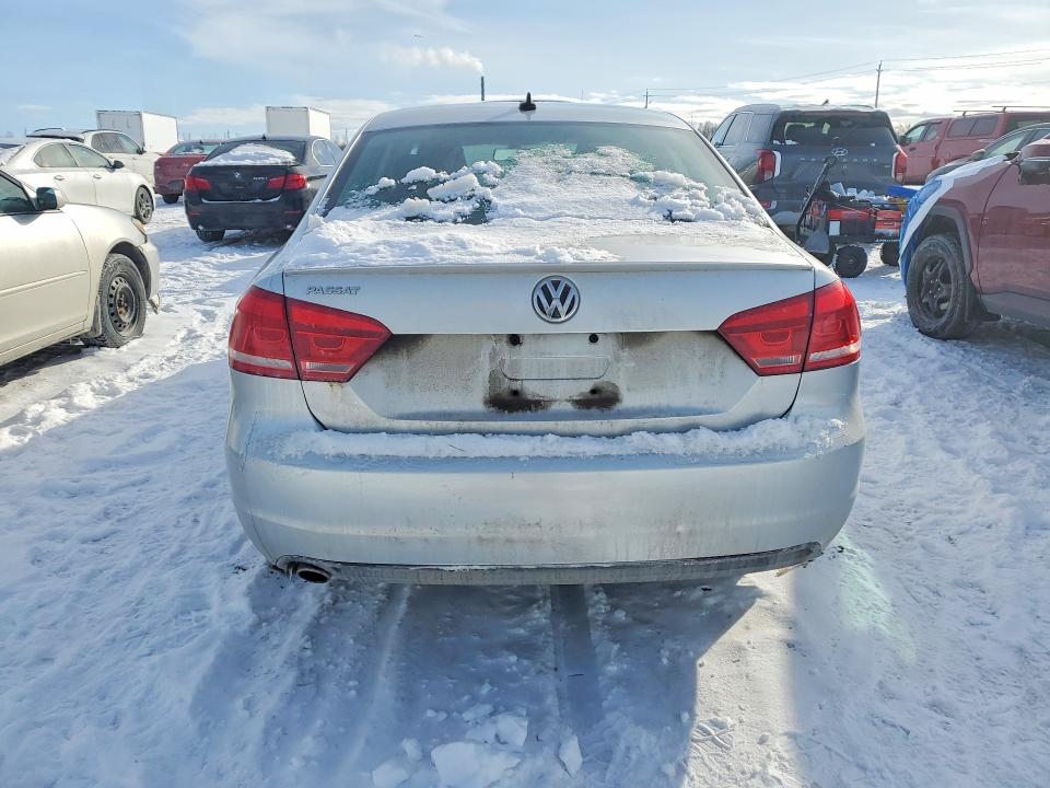 79054515 :رقم المزاد ، 1VWBH7A33DC106883 vin ، 2013 Volkswagen Passat مزاد بيع