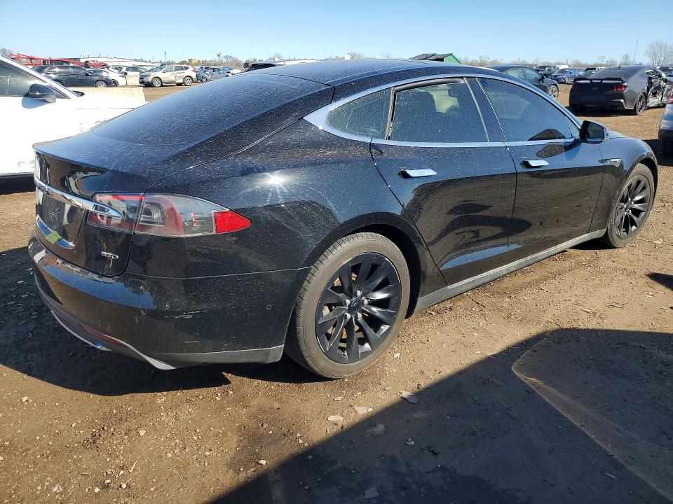77720815 :رقم المزاد ، 5YJSA1E2XFF102597 vin ، 2015 Tesla Model S مزاد بيع