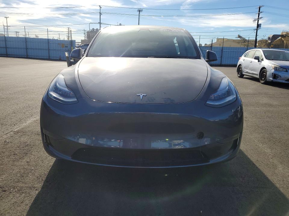 2021 Tesla Model Y მანქანა იყიდება აუქციონზე, vin: 5YJYGAED2MF135925, აუქციონის ნომერი: 78679705