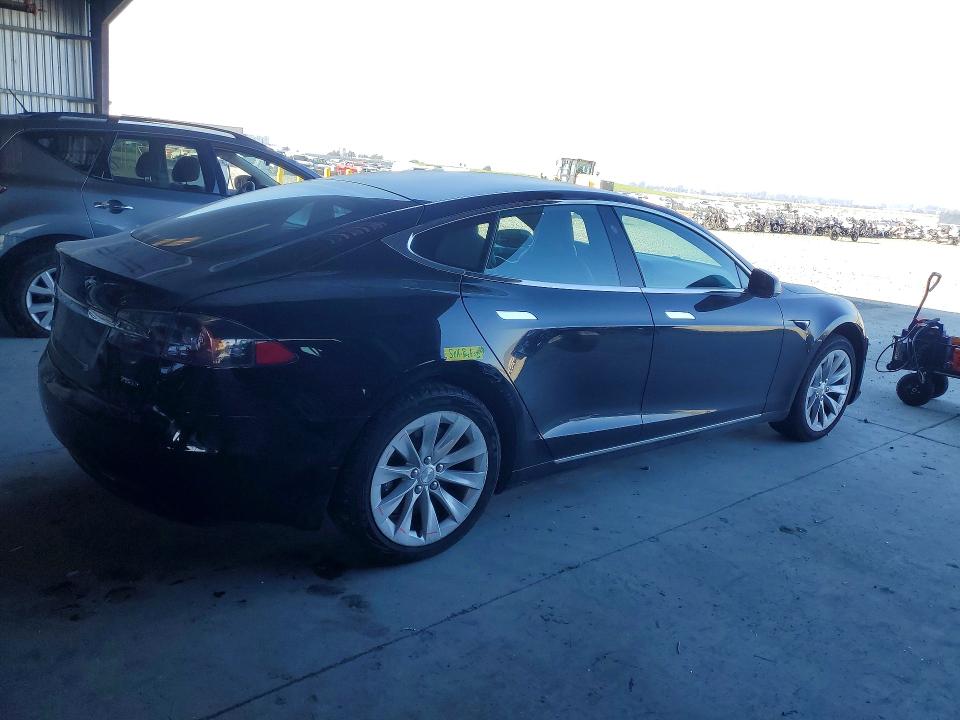 75194595 :رقم المزاد ، 5YJSA1E22JF248419 vin ، 2018 Tesla Model S مزاد بيع