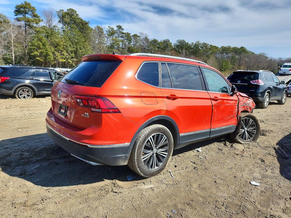 Продажа на аукционе авто 2018 Volkswagen Tiguan, vin: 3VV2B7AX1JM133826, номер лота: 79097445