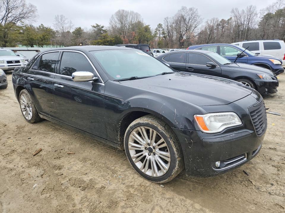 77611215 :رقم المزاد ، 2C3CA5CG7BH537404 vin ، 2011 Chrysler 300 مزاد بيع