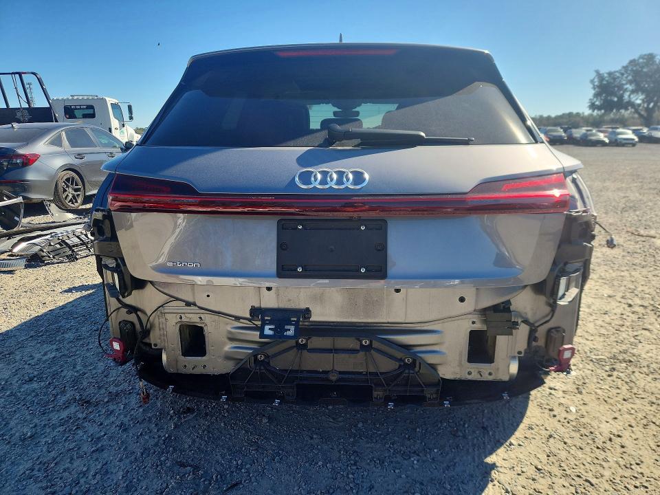 78496495 :رقم المزاد ، WA1LAAGE4KB010243 vin ، 2019 Audi E-tron مزاد بيع