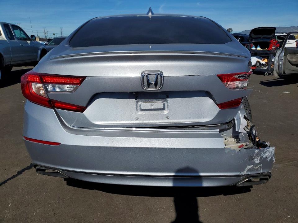 79252555 :رقم المزاد ، 1HGCV1F3XJA056448 vin ، 2018 Honda Accord مزاد بيع