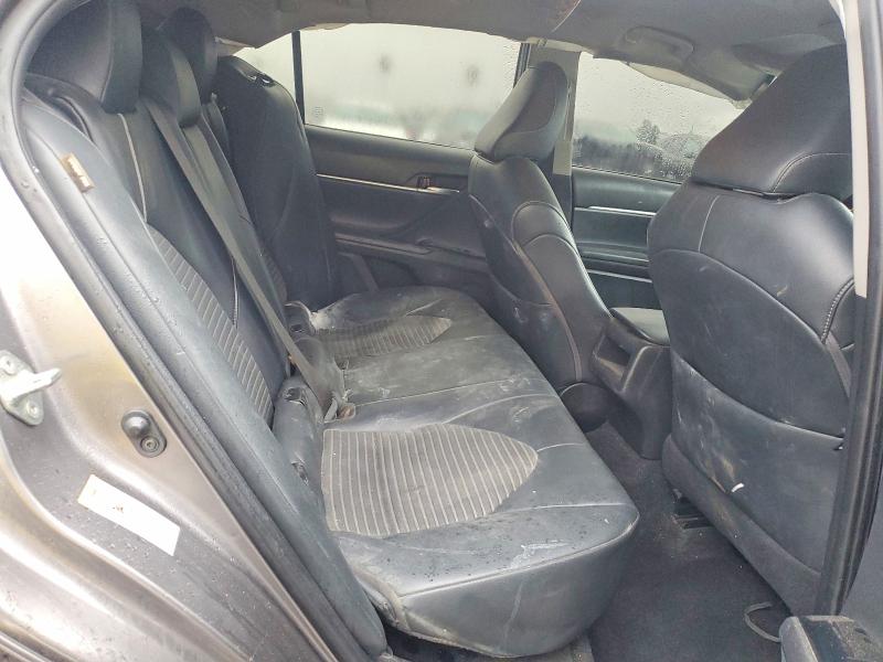 98452895 :رقم المزاد ، 4T1B11HK6JU132185 vin ، 2018 Toyota Camry مزاد بيع