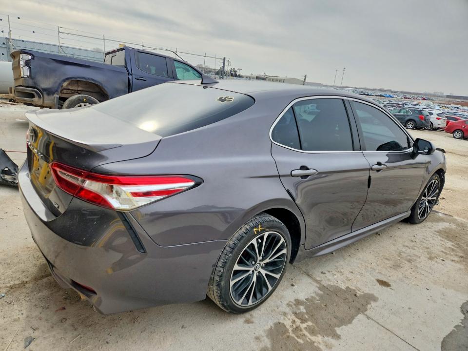 75438165 :رقم المزاد ، 4T1G11AK7LU918239 vin ، 2020 Toyota Camry مزاد بيع