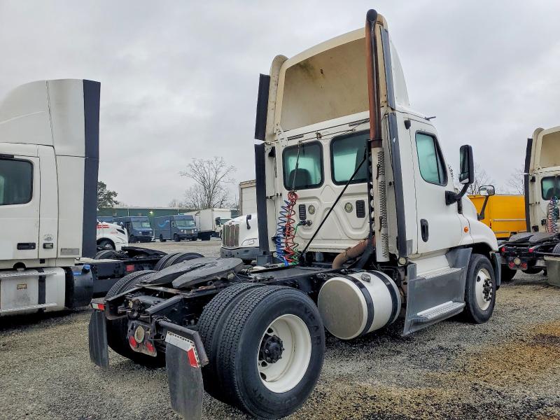 77428975 :رقم المزاد ، 1FUBGEDV1GLHC5615 vin ، 2016 Freightliner Cascadia 1 مزاد بيع