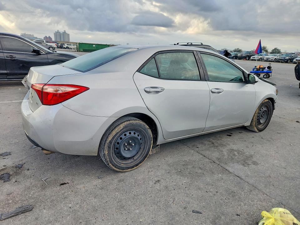 76321735 :رقم المزاد ، 2T1BURHE4JC029042 vin ، 2018 Toyota Corolla مزاد بيع