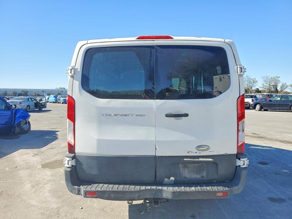 2015 Ford Transit მანქანა იყიდება აუქციონზე, vin: 1FTNR1ZM4FKA76535, აუქციონის ნომერი: 58991566