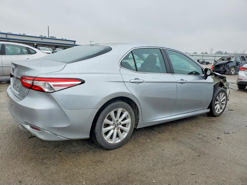 76042515 :رقم المزاد ، 4T1B11HK2KU756907 vin ، 2019 Toyota Camry مزاد بيع