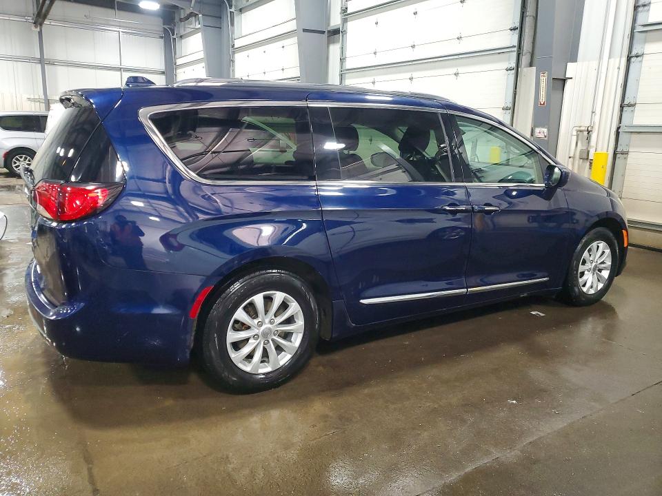 76969565 :رقم المزاد ، 2C4RC1BG5KR537289 vin ، 2019 Chrysler Pacifica مزاد بيع