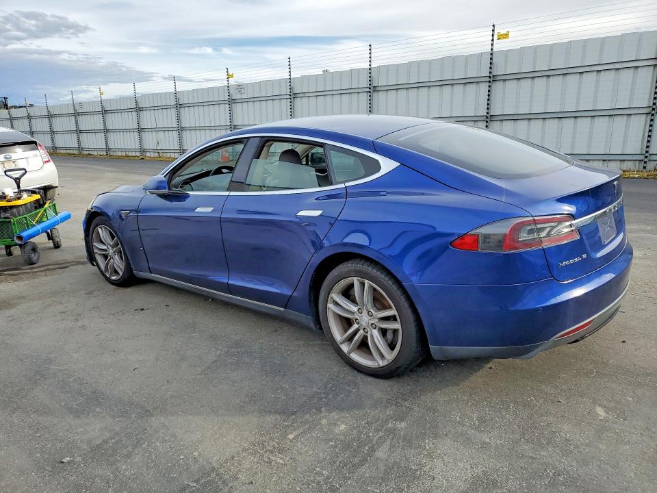 2015 Tesla Model S მანქანა იყიდება აუქციონზე, vin: 5YJSA1E20FF103984, აუქციონის ნომერი: 78514335