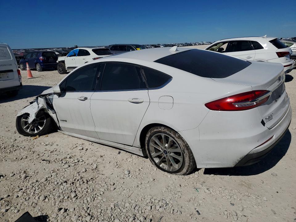 75492175 :رقم المزاد ، 3FA6P0LU4KR104987 vin ، 2019 Ford Fusion مزاد بيع