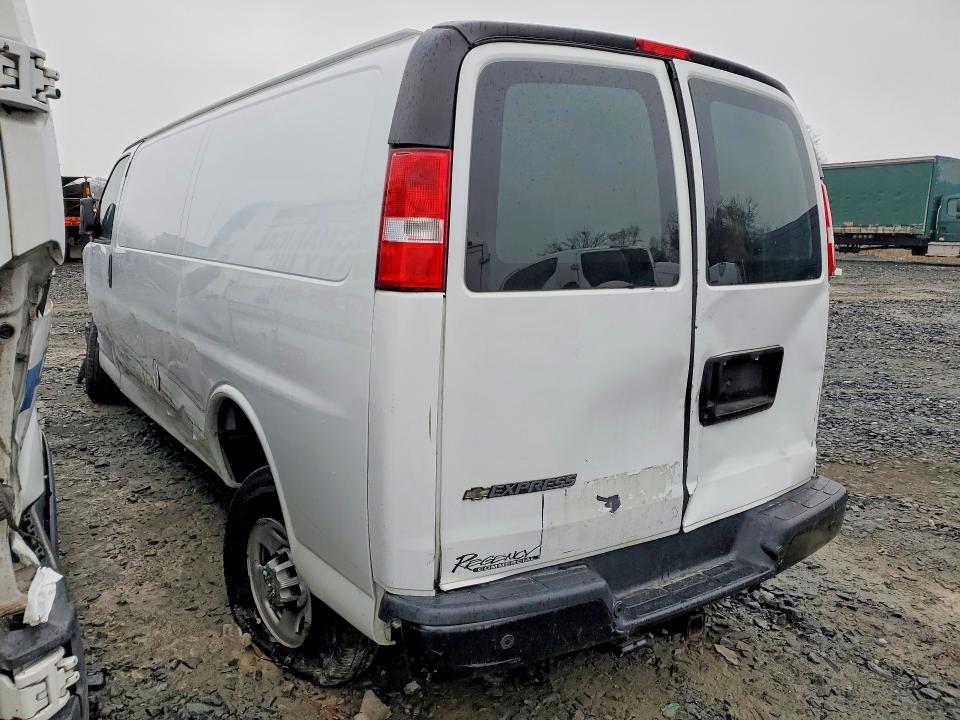 77182155 :رقم المزاد ، 1GCWGBFG4L1273317 vin ، 2020 Chevrolet Express 25 مزاد بيع