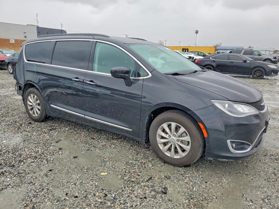 Продажа на аукционе авто 2017 Chrysler Pacifica, vin: 2C4RC1BG2HR530390, номер лота: 77150905