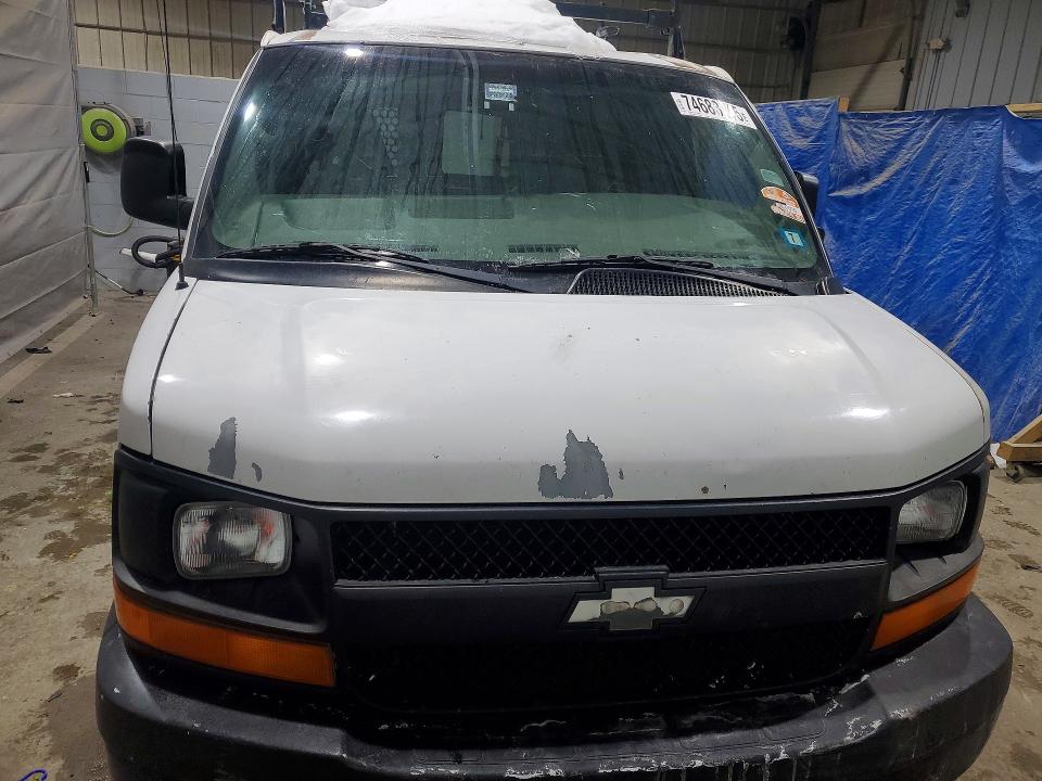 50442076 :رقم المزاد ، 1GCGG25V051119582 vin ، 2005 Chev Express G2500 مزاد بيع