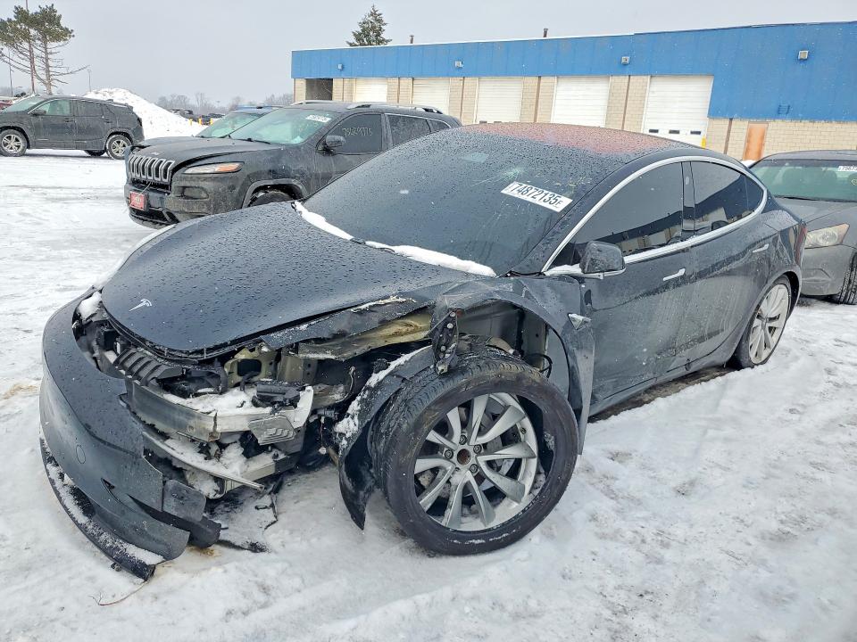 Продажа на аукционе авто 2018 Tesla Model 3, vin: 5YJ3E1EA4JF179443, номер лота: 74872135