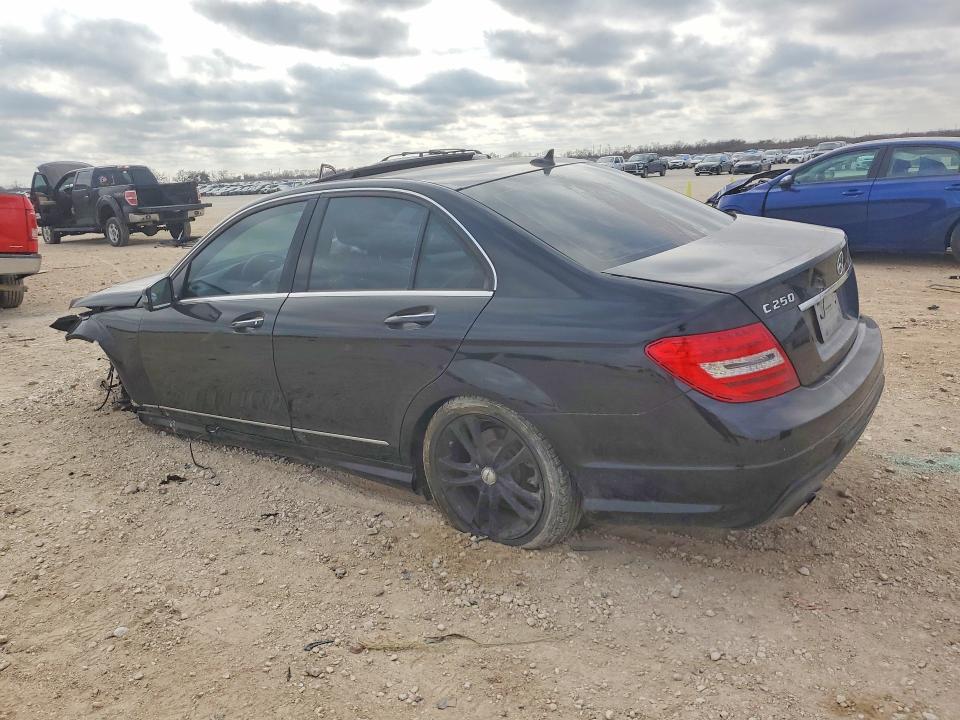2013 Mercedes-benz C მანქანა იყიდება აუქციონზე, vin: WDDGF4HB0DA769968, აუქციონის ნომერი: 77778245