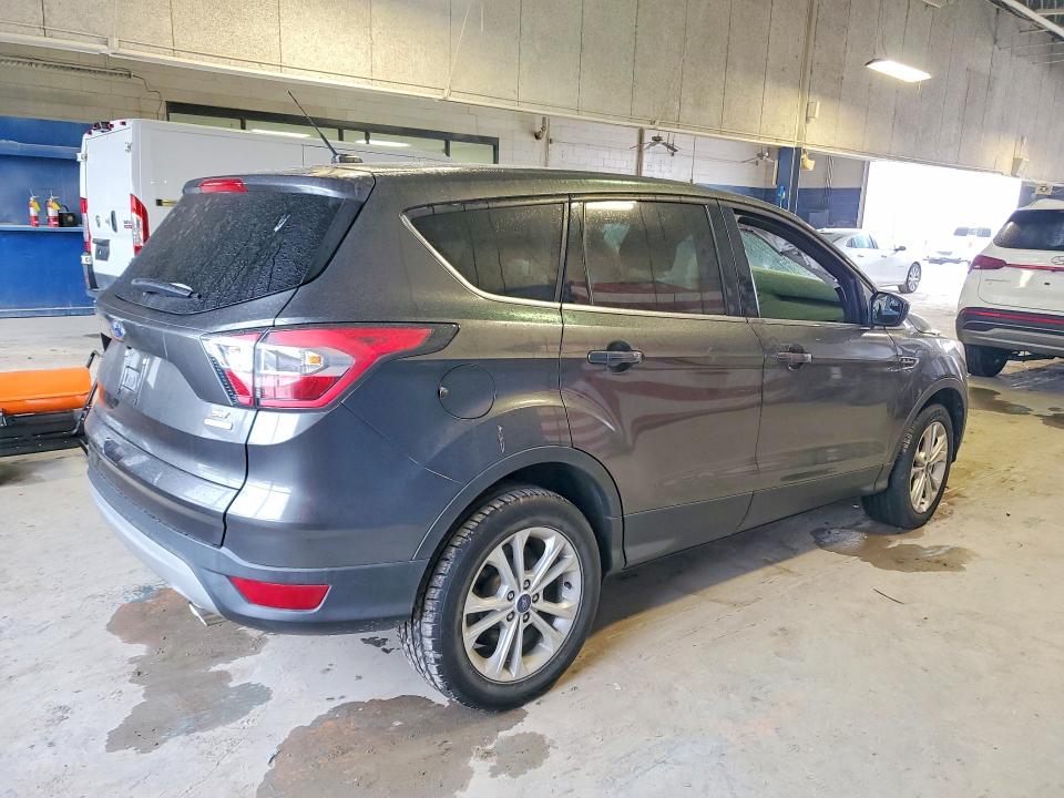 76209355 :رقم المزاد ، 1FMCU0GD0HUA52299 vin ، 2017 Ford Escape مزاد بيع